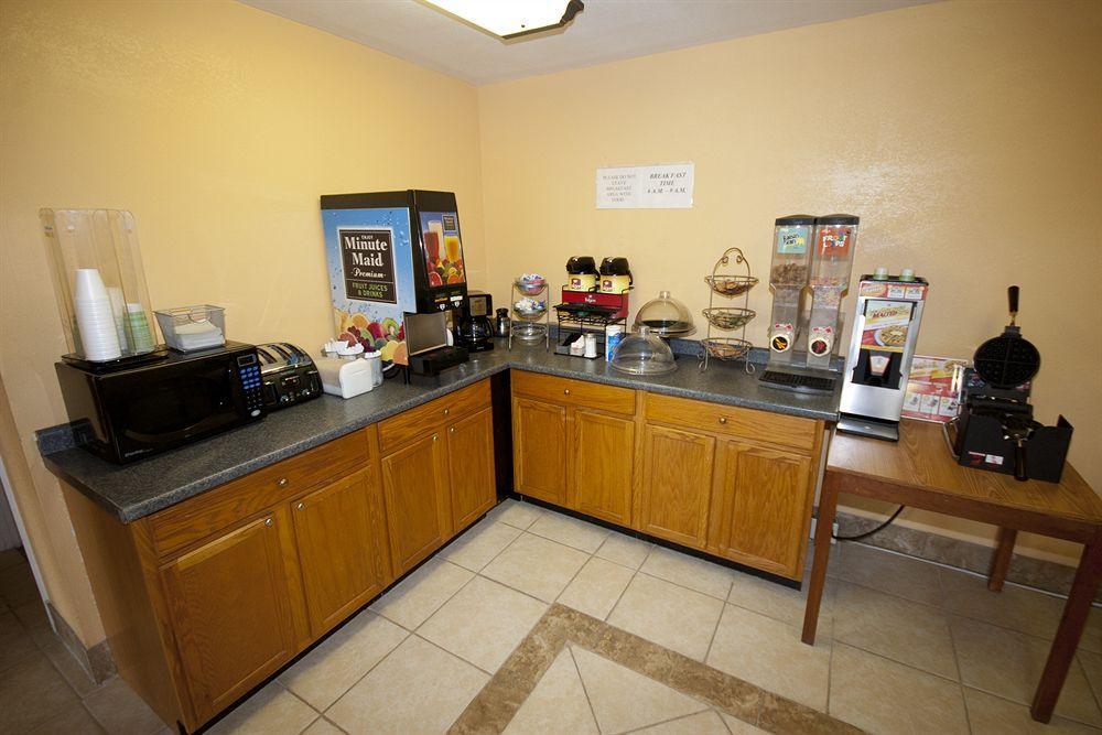 Days Inn By Wyndham Defuniak Springs Extérieur photo