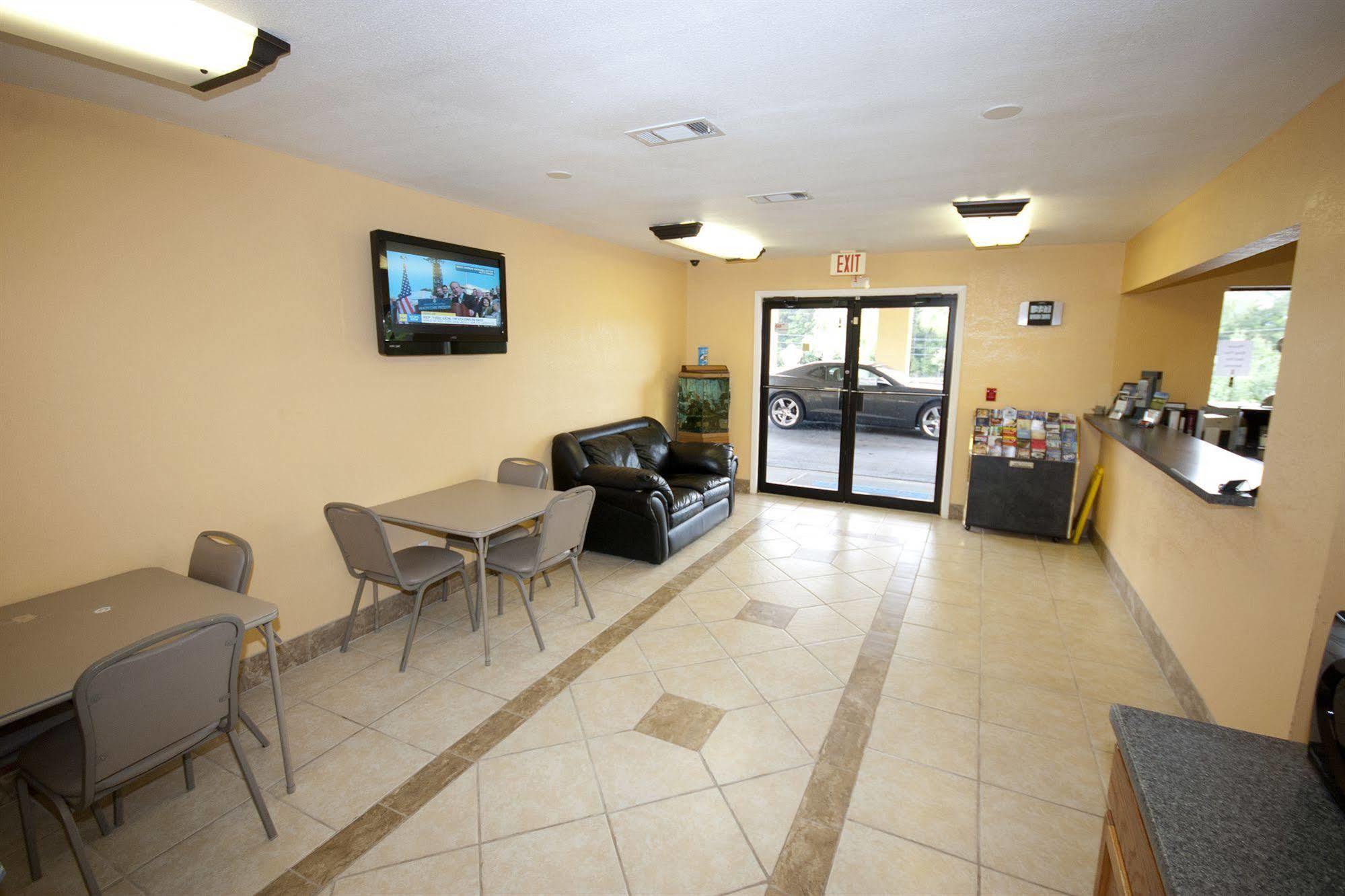 Days Inn By Wyndham Defuniak Springs Extérieur photo