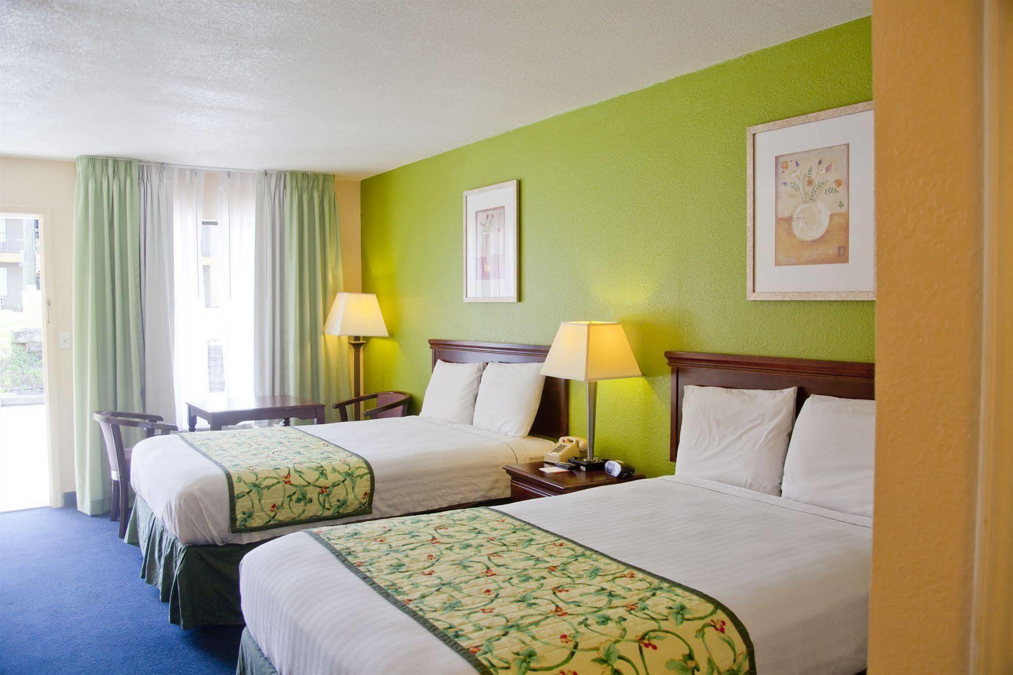 Days Inn By Wyndham Defuniak Springs Extérieur photo