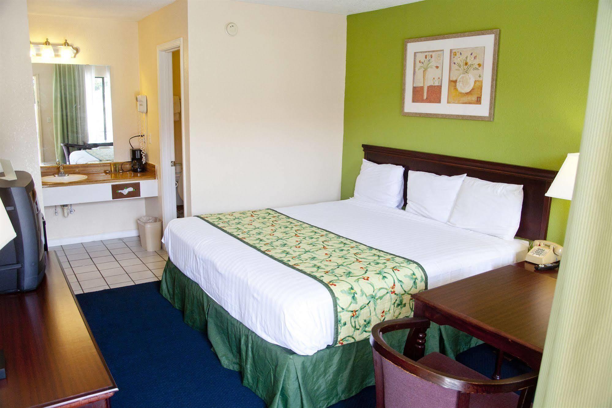 Days Inn By Wyndham Defuniak Springs Extérieur photo