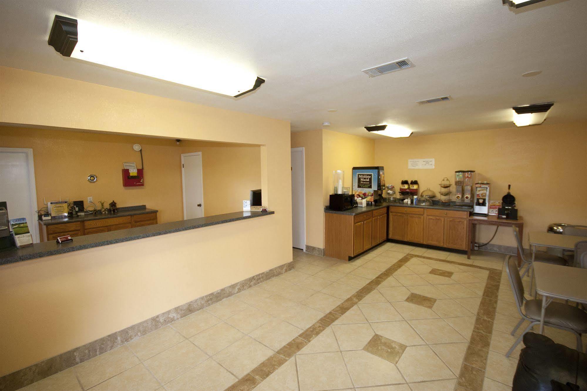 Days Inn By Wyndham Defuniak Springs Extérieur photo